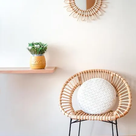 Locally Yours Apartman *